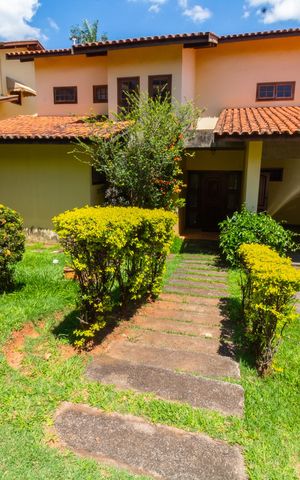 Casa de condomínio à venda com 350m², 3 quartos e 4 vagas Casa de condomínio à venda com 350m², 3 quartos e 4 vagasFACHADA