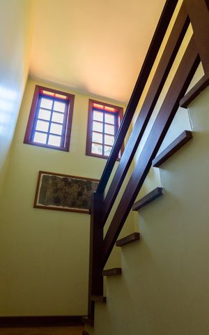 Casa de condomínio à venda com 350m², 3 quartos e 4 vagas Casa de condomínio à venda com 350m², 3 quartos e 4 vagasESCADA ACESSOS
