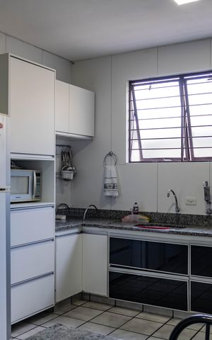 Casa à venda com 450m², 4 quartos e 4 vagas Casa à venda com 450m², 4 quartos e 4 vagasCozinha