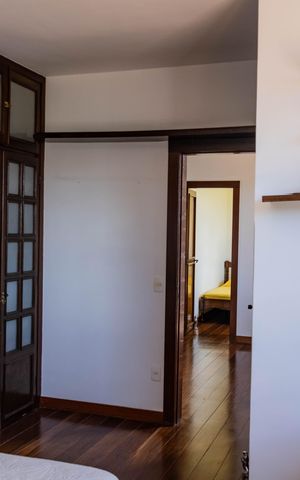 Casa à venda com 450m², 4 quartos e 4 vagas Casa à venda com 450m², 4 quartos e 4 vagasQuarto 1
