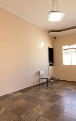 Casa à venda com 140m², 3 quartos e 5 vagas Casa à venda com 140m², 3 quartos e 5 vagasSala