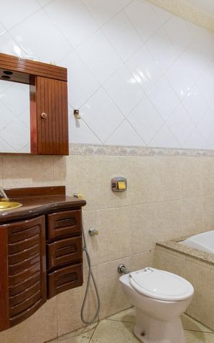 Casa à venda com 140m², 3 quartos e 5 vagas Casa à venda com 140m², 3 quartos e 5 vagasBanheiro