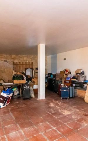 Casa à venda com 460m², 4 quartos e 4 vagas Casa à venda com 460m², 4 quartos e 4 vagasGaragem / Salão