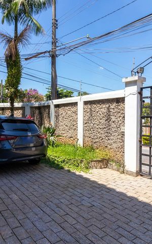 Casa à venda com 460m², 4 quartos e 4 vagas Casa à venda com 460m², 4 quartos e 4 vagasGaragem