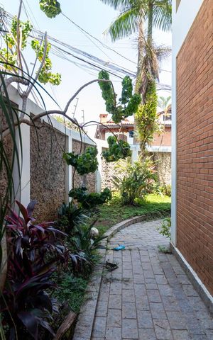 Casa à venda com 460m², 4 quartos e 4 vagas Casa à venda com 460m², 4 quartos e 4 vagasCorredor Lateral