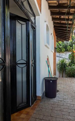Casa à venda com 460m², 4 quartos e 4 vagas Casa à venda com 460m², 4 quartos e 4 vagasCorredor Lateral
