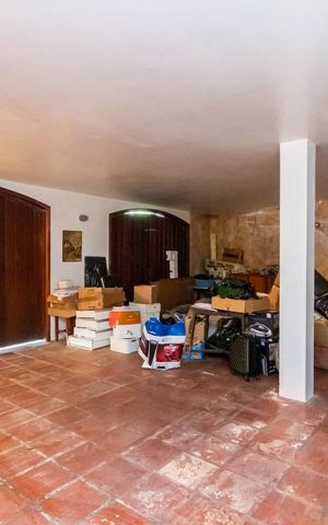 Casa à venda com 460m², 4 quartos e 4 vagas Casa à venda com 460m², 4 quartos e 4 vagasGaragem / Salão