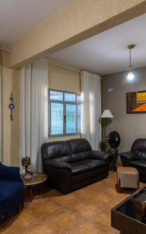 Casa à venda com 248m², 3 quartos e 1 vaga Casa à venda com 248m², 3 quartos e 1 vagaSala