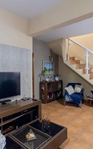 Casa à venda com 248m², 3 quartos e 1 vaga Casa à venda com 248m², 3 quartos e 1 vagaSala