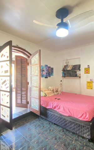 Casa à venda com 270m², 5 quartos e 2 vagas Casa à venda com 270m², 5 quartos e 2 vagasQuarto