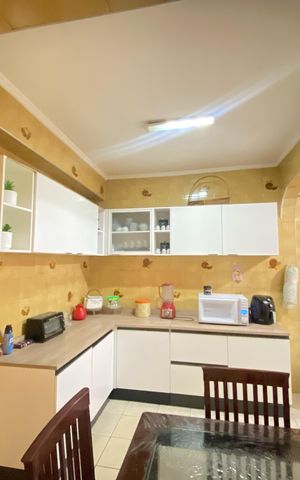 Casa à venda com 270m², 5 quartos e 2 vagas Casa à venda com 270m², 5 quartos e 2 vagasCozinha