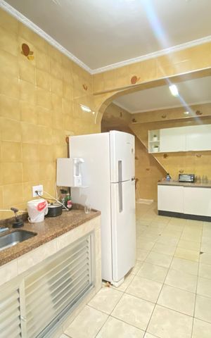 Casa à venda com 270m², 5 quartos e 2 vagas Casa à venda com 270m², 5 quartos e 2 vagasCozinha