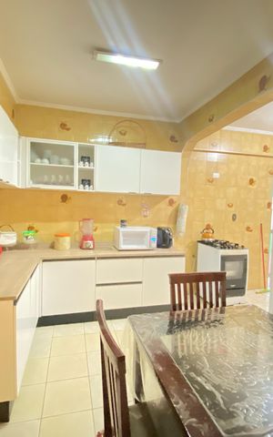 Casa à venda com 270m², 5 quartos e 2 vagas Casa à venda com 270m², 5 quartos e 2 vagasCozinha