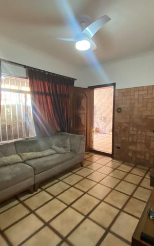 Casa à venda com 270m², 5 quartos e 2 vagas Casa à venda com 270m², 5 quartos e 2 vagasSala