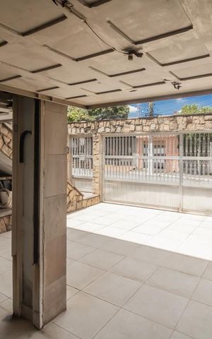 Casa à venda com 252m², 3 quartos e 4 vagas Casa à venda com 252m², 3 quartos e 4 vagasGaragem
