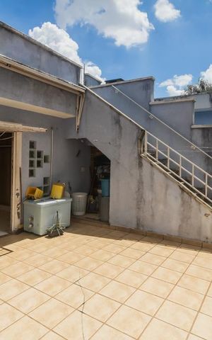 Casa à venda com 252m², 3 quartos e 4 vagas Casa à venda com 252m², 3 quartos e 4 vagasQuintal