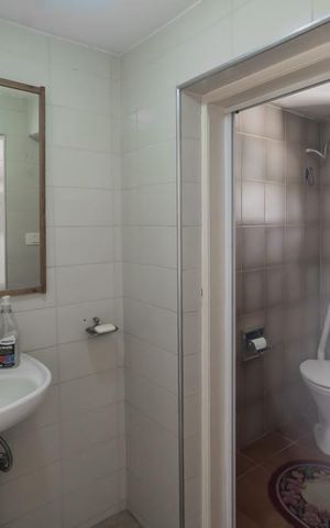 Casa à venda com 252m², 3 quartos e 4 vagas Casa à venda com 252m², 3 quartos e 4 vagasBanheiro da garagem