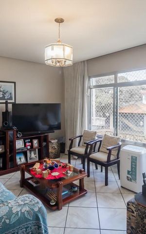 Casa à venda com 252m², 3 quartos e 4 vagas Casa à venda com 252m², 3 quartos e 4 vagasSala
