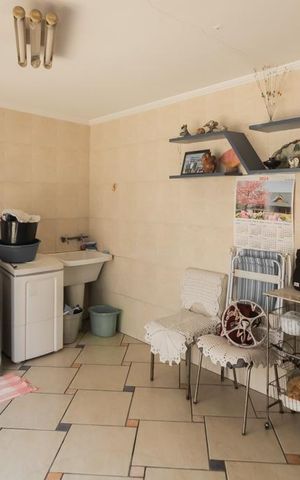 Casa à venda com 252m², 3 quartos e 4 vagas Casa à venda com 252m², 3 quartos e 4 vagasÁrea de Serviço