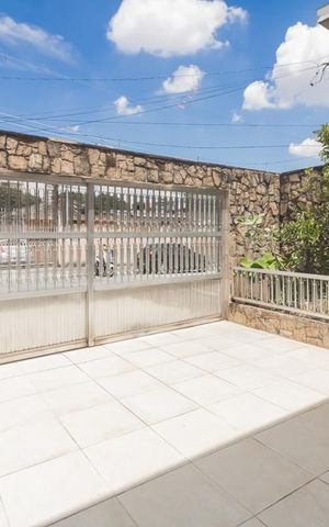 Casa à venda com 252m², 3 quartos e 4 vagas Casa à venda com 252m², 3 quartos e 4 vagasGaragem