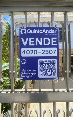 Casa à venda com 252m², 3 quartos e 4 vagas Casa à venda com 252m², 3 quartos e 4 vagasFachada + Placa