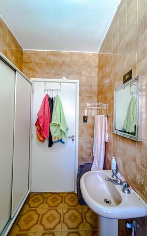 Casa à venda com 411m², 5 quartos e 6 vagasBanheiro (Casa 2)