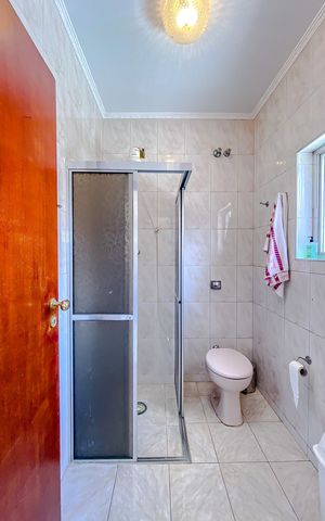 Casa à venda com 411m², 5 quartos e 6 vagasBanheiro Casa 3)