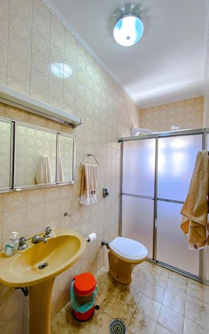 Casa à venda com 411m², 5 quartos e 6 vagasBanheiro da Suíte