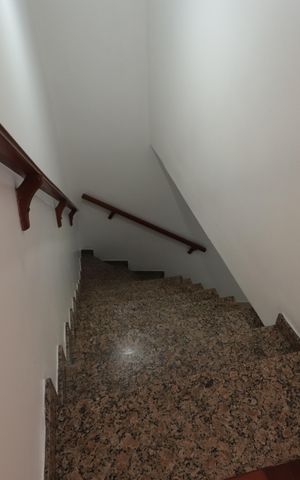 Casa à venda com 220m², 3 quartos e 4 vagasEscada
