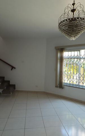 Casa à venda com 220m², 3 quartos e 4 vagasSala