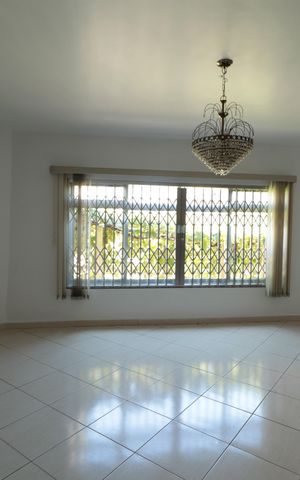 Casa à venda com 220m², 3 quartos e 4 vagasSala