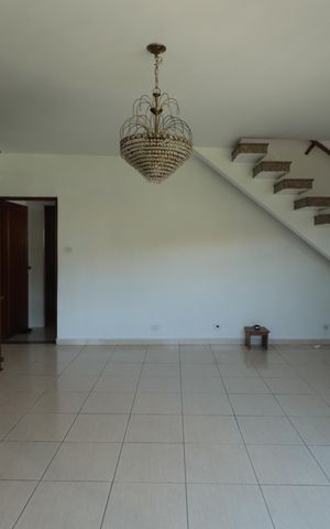 Casa à venda com 220m², 3 quartos e 4 vagasSala