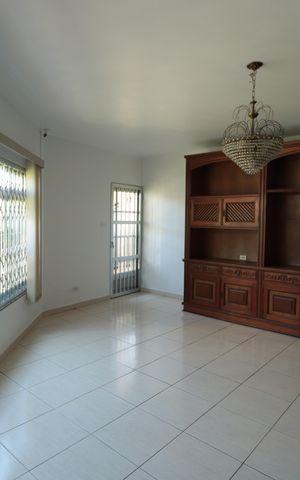 Casa à venda com 220m², 3 quartos e 4 vagasSala