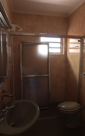 Casa à venda com 220m², 3 quartos e 4 vagasBanheiro