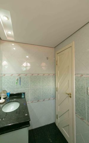 Casa à venda com 280m², 3 quartos e 2 vagas Casa à venda com 280m², 3 quartos e 2 vagasBanheiro Social