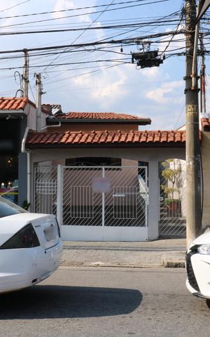 Casa para alugar com 200m², 3 quartos e 4 vagasFachada