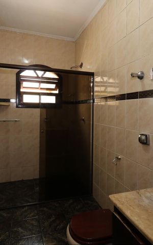Casa para alugar com 200m², 3 quartos e 4 vagasBanheiro da Suíte