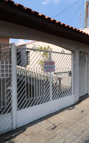 Casa para alugar com 200m², 3 quartos e 4 vagasFachada
