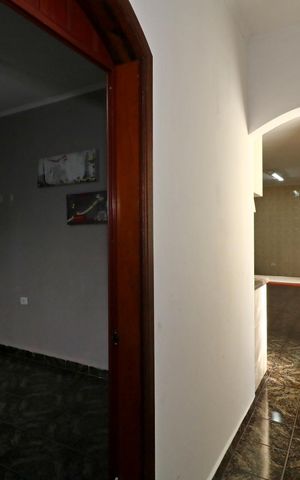 Casa para alugar com 200m², 3 quartos e 4 vagasCorredor interno