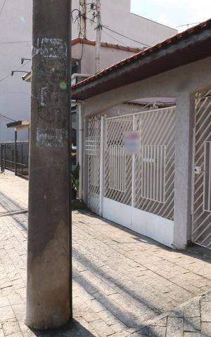 Casa para alugar com 200m², 3 quartos e 4 vagasFachada
