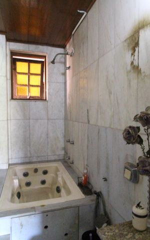 Casa de condomínio à venda com 307m², 3 quartos e 2 vagasBanheiro da suíte