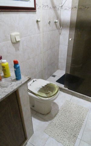 Casa de condomínio à venda com 307m², 3 quartos e 2 vagasBanheiro social