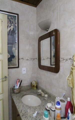 Casa de condomínio à venda com 307m², 3 quartos e 2 vagasBanheiro social