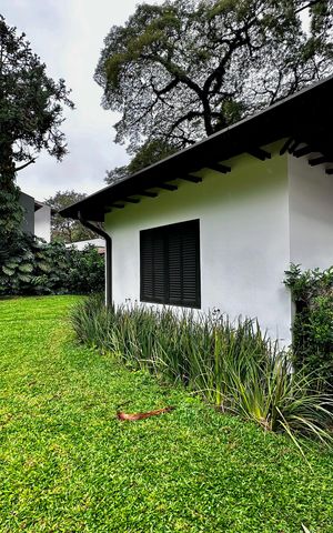 Casa à venda com 490m², 4 quartos e 7 vagas Casa à venda com 490m², 4 quartos e 7 vagasQuintal