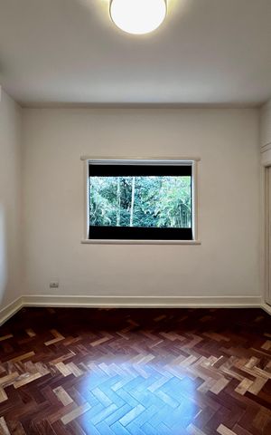 Casa à venda com 490m², 4 quartos e 7 vagas Casa à venda com 490m², 4 quartos e 7 vagasQuarto 1