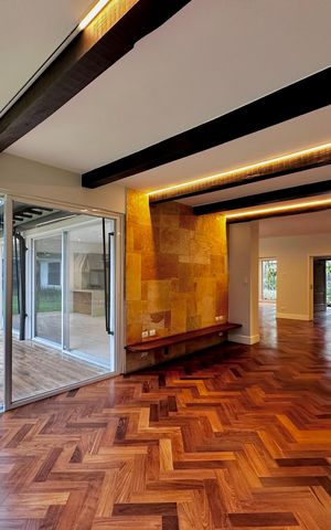 Casa à venda com 490m², 4 quartos e 7 vagas Casa à venda com 490m², 4 quartos e 7 vagasSala