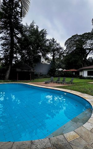 Casa à venda com 490m², 4 quartos e 7 vagas Casa à venda com 490m², 4 quartos e 7 vagasPiscina
