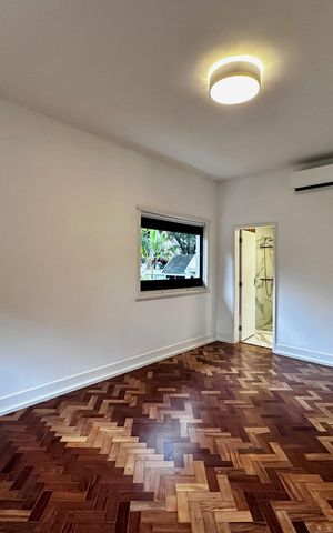 Casa à venda com 490m², 4 quartos e 7 vagas Casa à venda com 490m², 4 quartos e 7 vagasSuíte 2