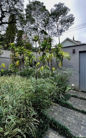 Casa à venda com 490m², 4 quartos e 7 vagas Casa à venda com 490m², 4 quartos e 7 vagasEntrada