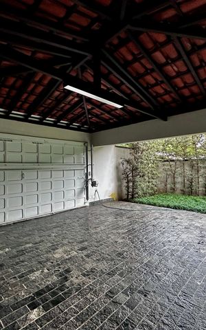Casa à venda com 490m², 4 quartos e 7 vagas Casa à venda com 490m², 4 quartos e 7 vagasGaragem
